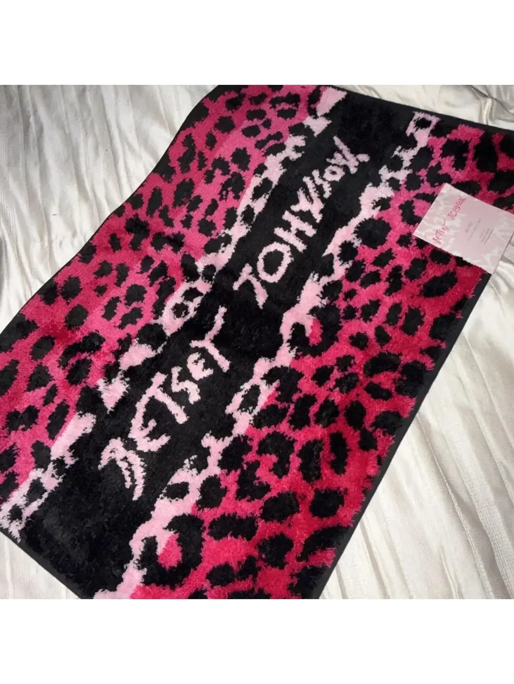 Betsey Johnson ❤️So soft cheetah pattern Bath Rug Black/ Pink 20x30”New